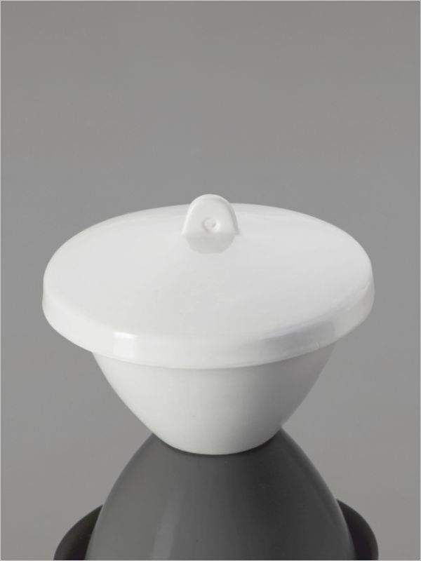 CREUSET EN PORCELAINE AVEC COUVERCLE